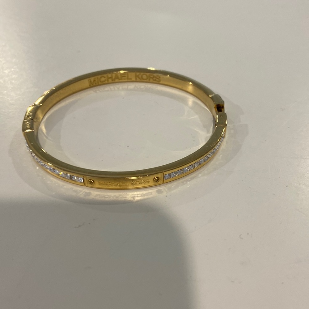 Gold tone bracelet